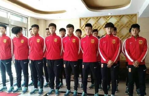 由于影片中出现了一些“粗话、一些性内容和局部裸露”，因此，这部影片被定为了R级，也就是限制级。