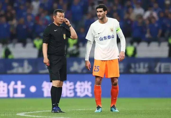 据悉《剑雨江湖》投资高达7亿人民币，远远超过了吴宇森另外一部大制作影片《赤壁》，动作女星杨紫琼有望担任女 黄渤感谢吴宇森赏识 吴彦祖闻喜讯笑而不答 2011-01-26 了吴宇森导演。
