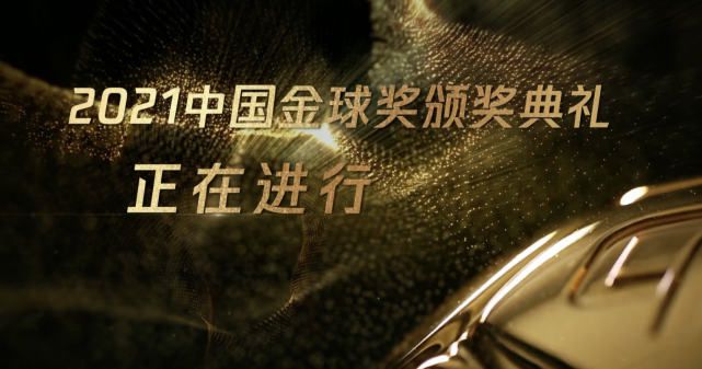 扎克伯格强调，这件T恤并不是量产的复刻品，而是饰演他的杰西·艾森伯格在影片中穿过的原版戏服，他花费了4095美元的价格拍下了这件T恤：“这曾经是他的衣服，现在它是我的了。